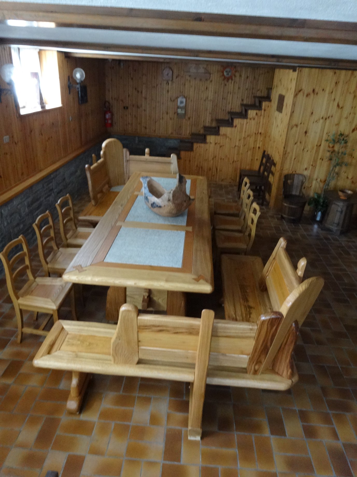 mobili artigianali, falegname, piemonte, legno massello, tavolo, cucina