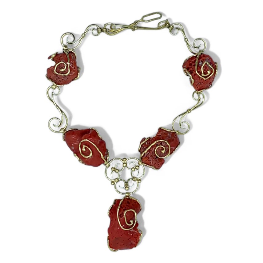 lucia vitiello gioielli di napoli, corallo, gioielli unici, artigianato campano, lavorazione del corallo, collane, orecchini, ciondoli, bracciali, collane, oro, ebano