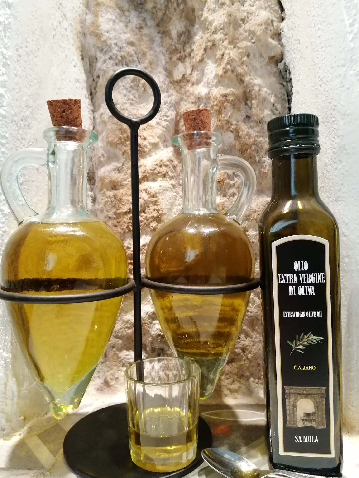 sardegna, gastronomia, olio d'oliva, olio evo, olio aromatizzato, azienda agricola, olio biologico