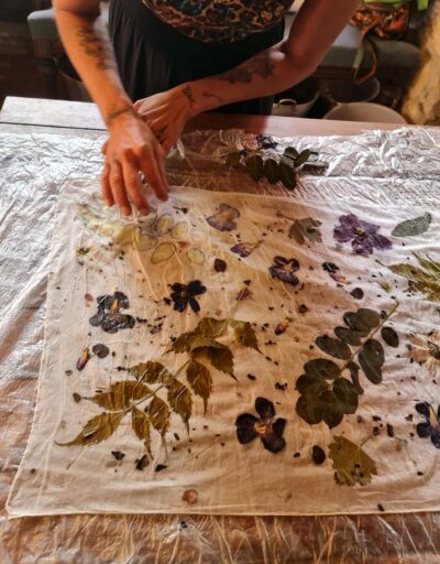 toscana, massa marittima, fiori, piante, ecoprint, artigianato, orecchini, tintura naturale, arazzi