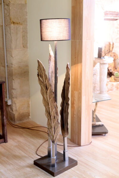 puglia, bari, giovinazzo, impronta, lavori artistici in legno d'ulivo, tavoli, specchi, sculture, sedie, librerie, artigianato